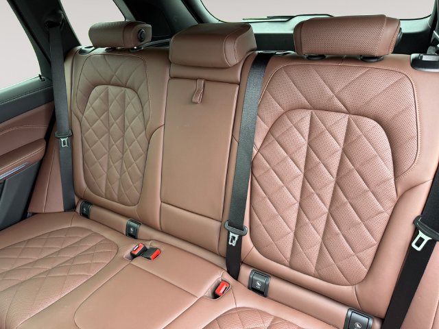Certified 2026 BMW X5 xDrive50e w/ Climate Comfort Package AWD/4WD image 13
