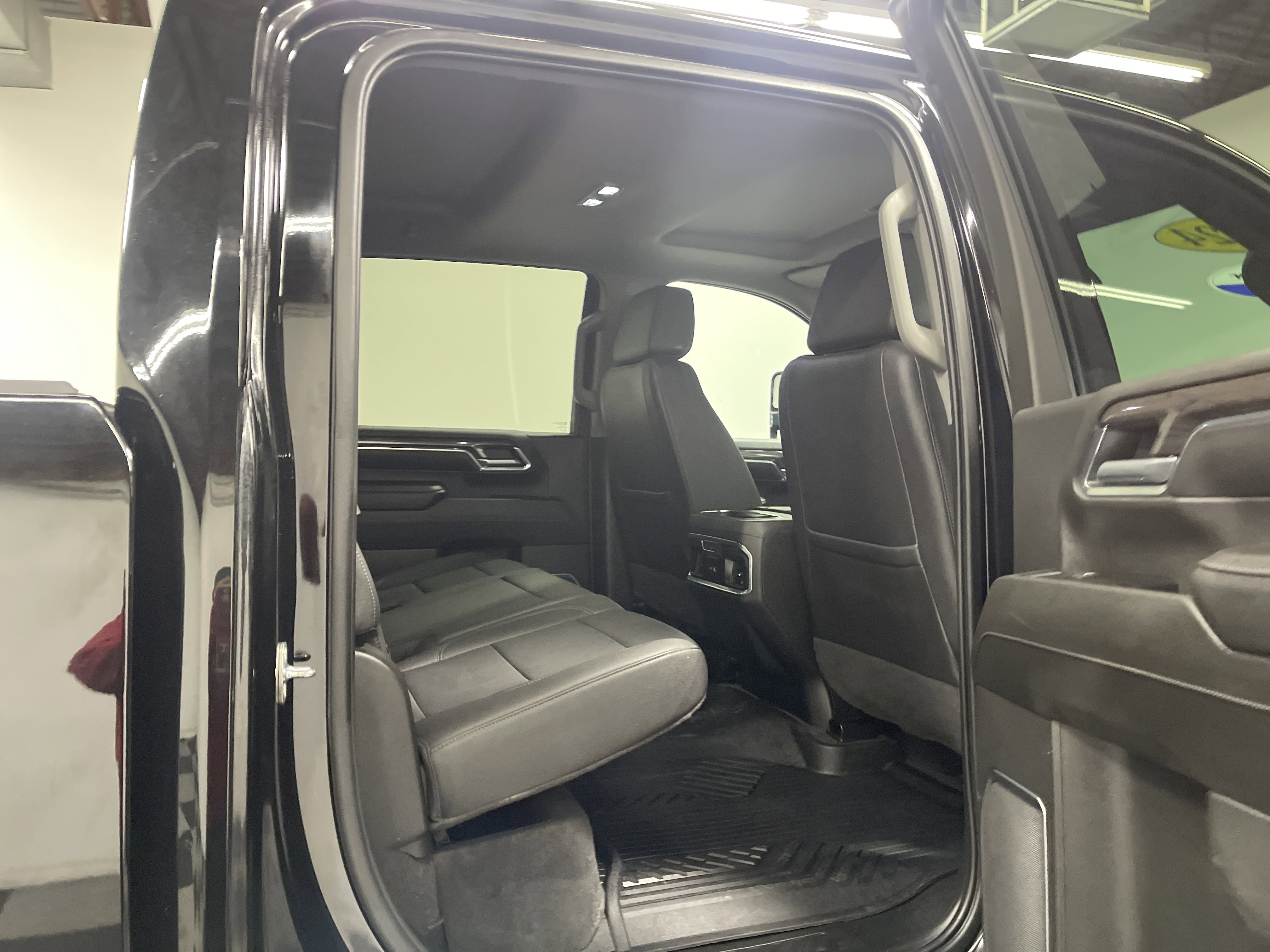 Used 2024 Chevrolet Silverado 3500 LTZ w/ LTZ Premium Package image 19