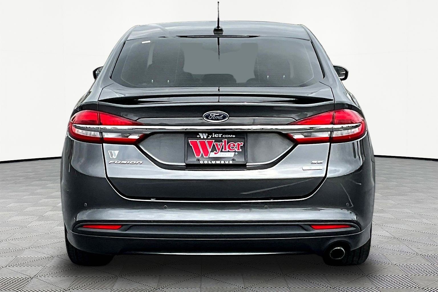 Used 2018 Ford Fusion SE w/ Equipment Group 201A FWD image 5