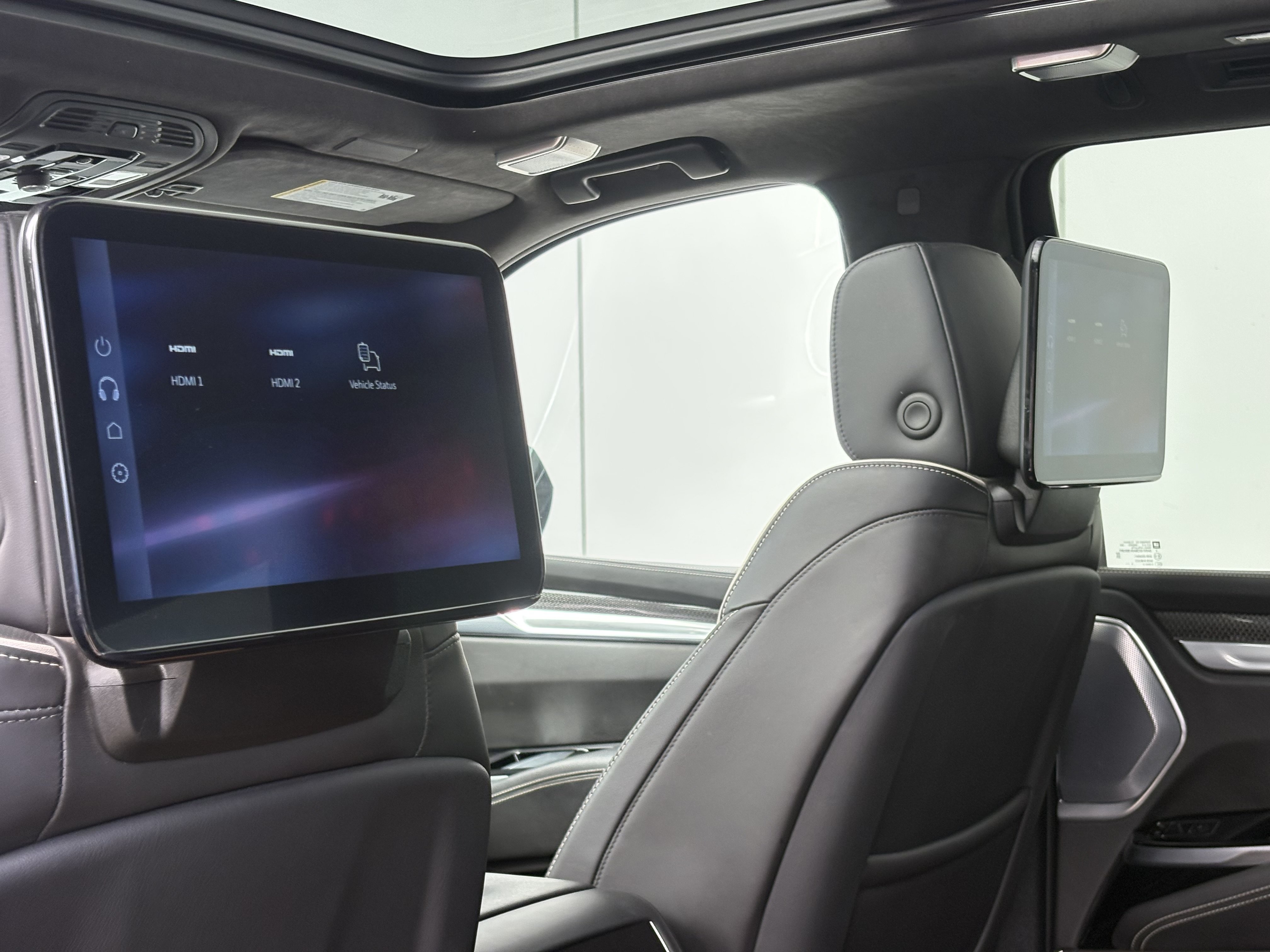 Used 2025 Cadillac Escalade ESV V AWD/4WD image 15