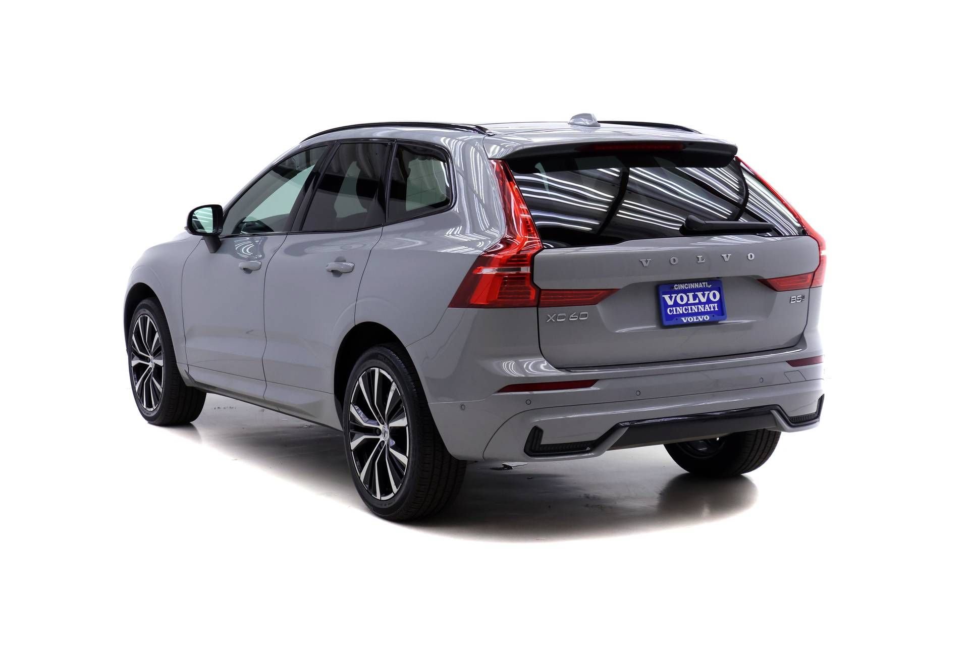 Certified 2024 Volvo XC60 B5 Plus w/ Protection Package Premier AWD/4WD image 5