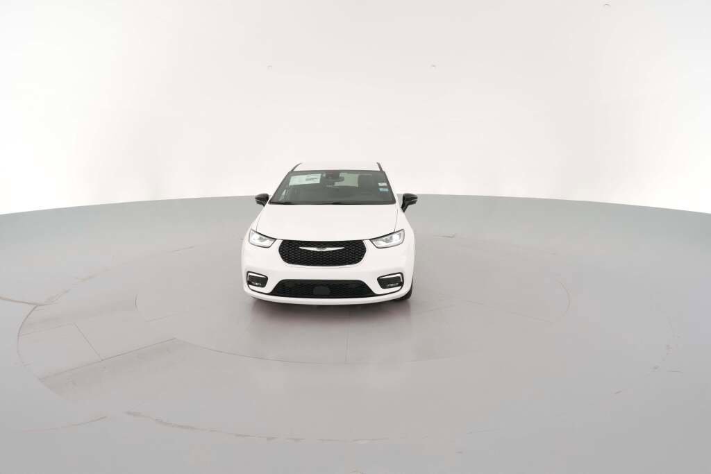 New 2026 Chrysler Pacifica Select image 2