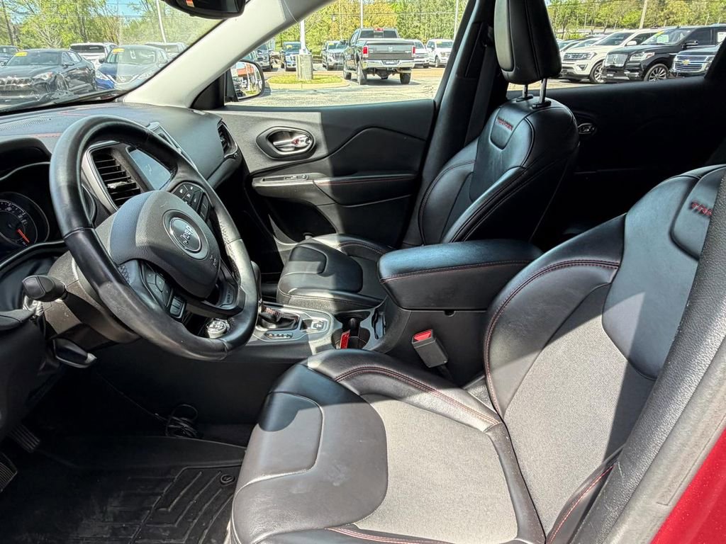 Used 2019 Jeep Cherokee Trailhawk w/ Cold Weather Group AWD/4WD image 11