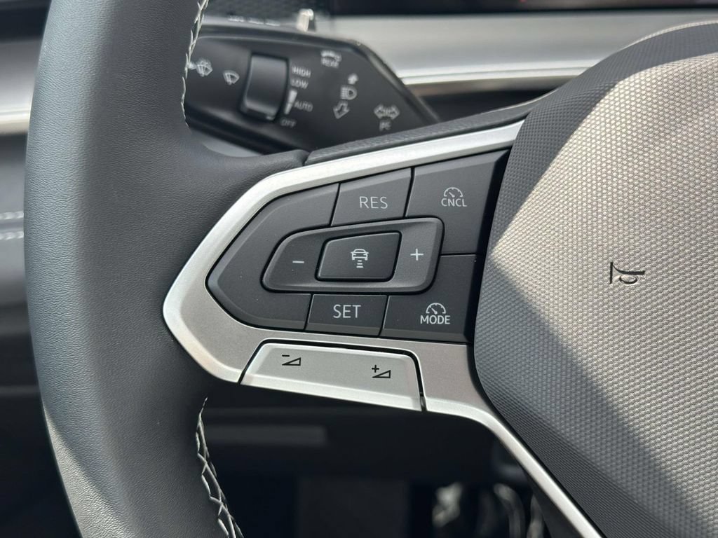 New 2026 Volkswagen Tiguan SE AWD/4WD image 16