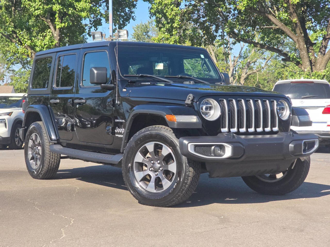 Used 2018 Jeep Wrangler Unlimited Sahara image 2