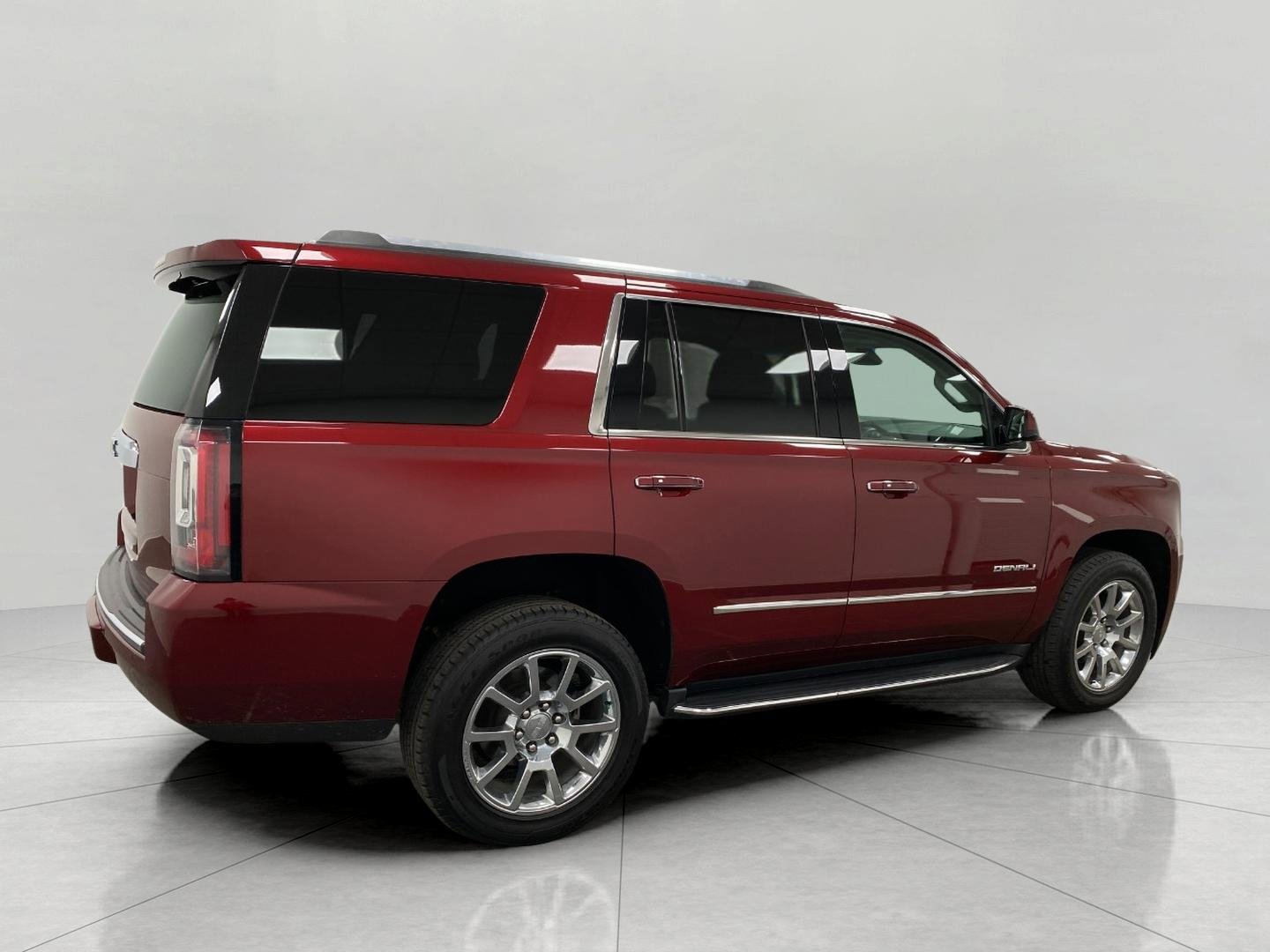 Used 2017 GMC Yukon Denali w/ Open Road Package image 3