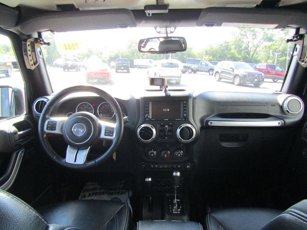Used 2016 Jeep Wrangler Unlimited Rubicon AWD/4WD image 4