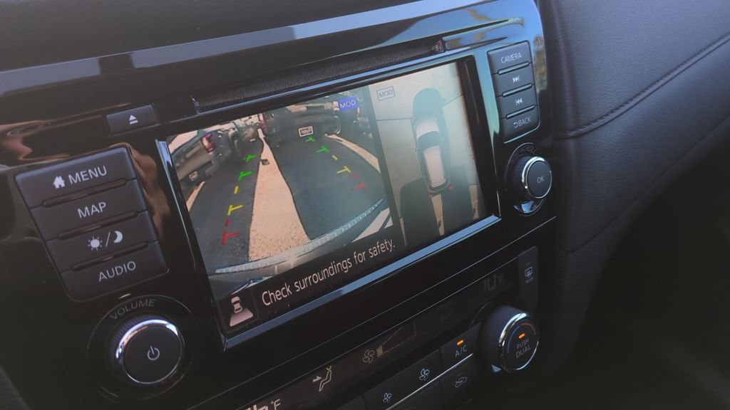 Certified 2018 Nissan Rogue SV w/ Premium Package FWD image 18
