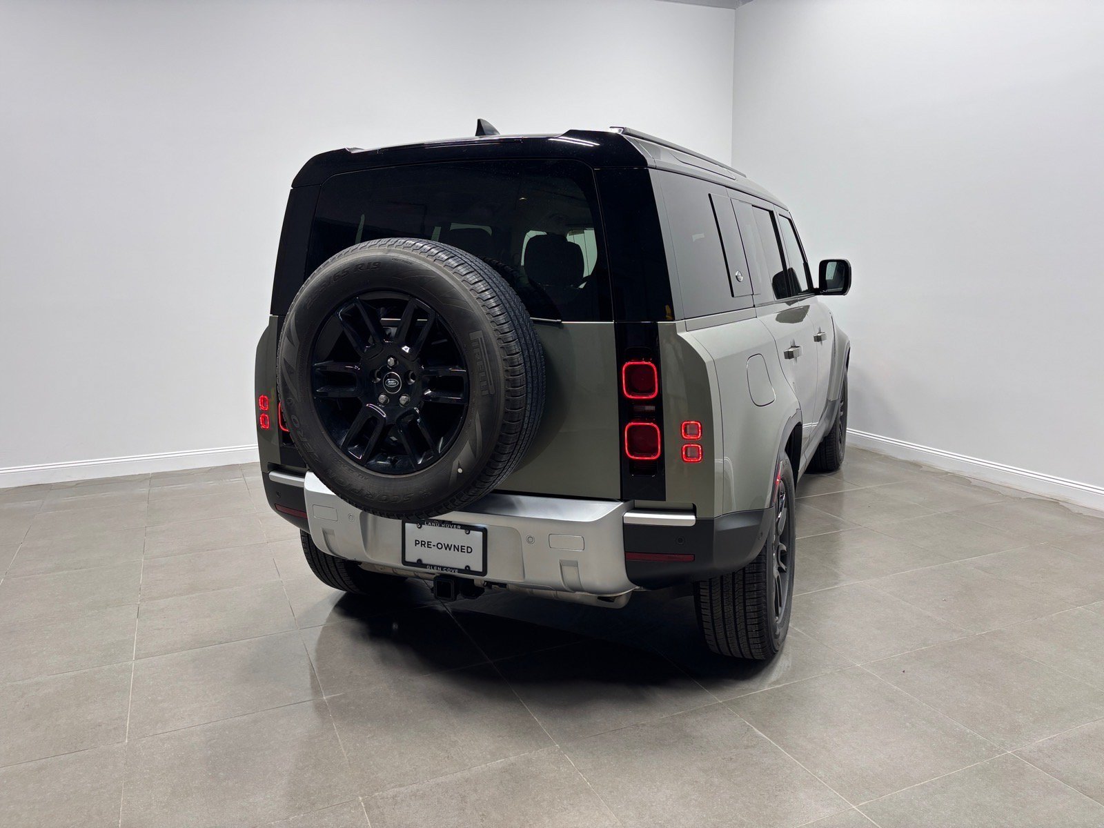 Used 2024 Land Rover Defender 110 S AWD/4WD image 7