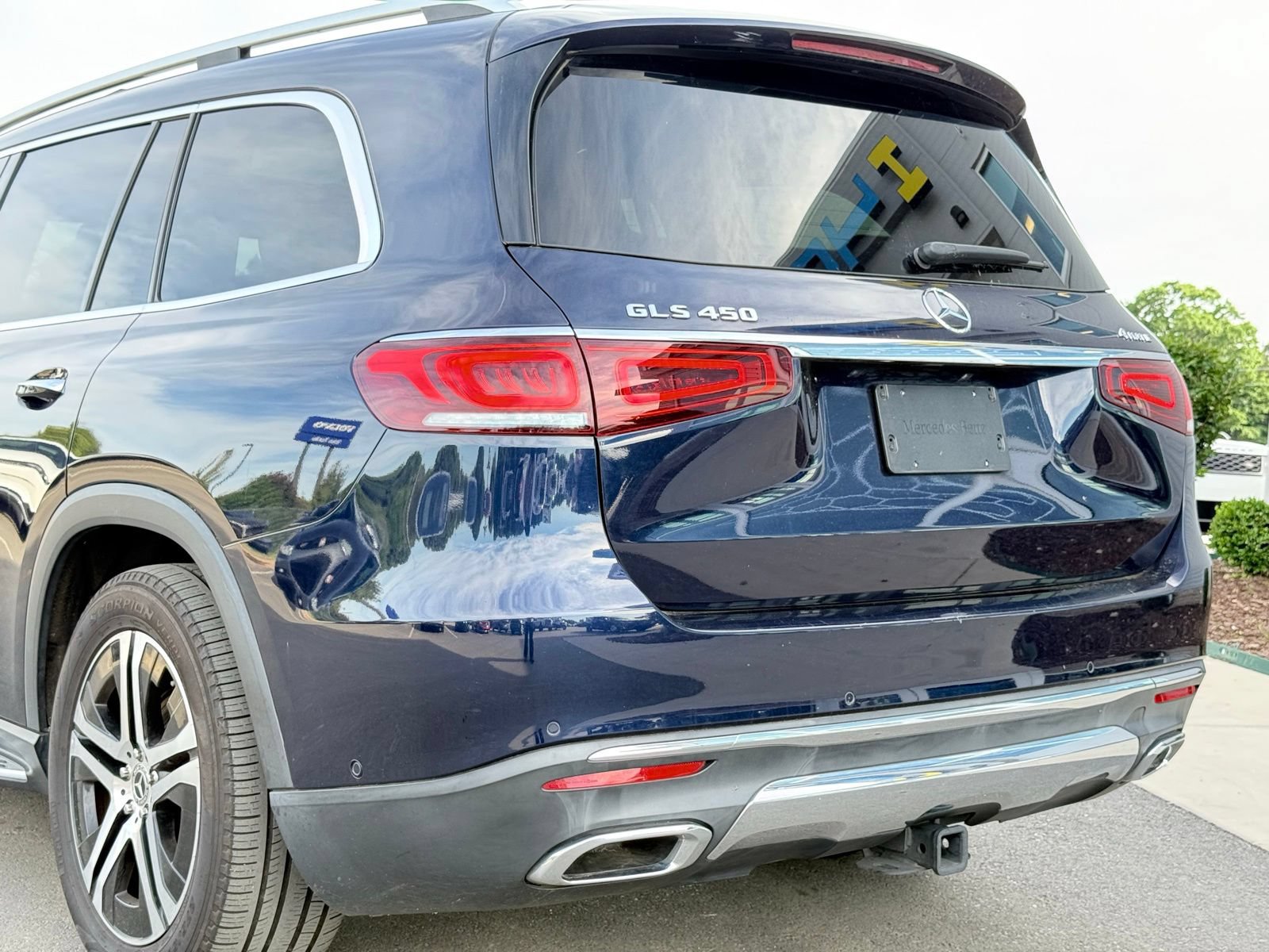 Used 2021 Mercedes-Benz GLS 450 4MATIC image 3