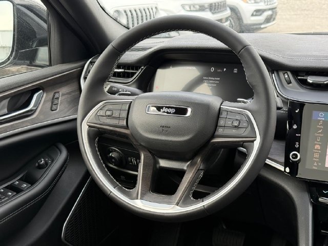 New 2026 Jeep Grand Cherokee L Limited w/ Luxury Tech Group II AWD/4WD image 16