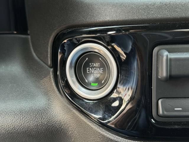 Used 2023 Chevrolet Silverado 1500 LT AWD/4WD image 31