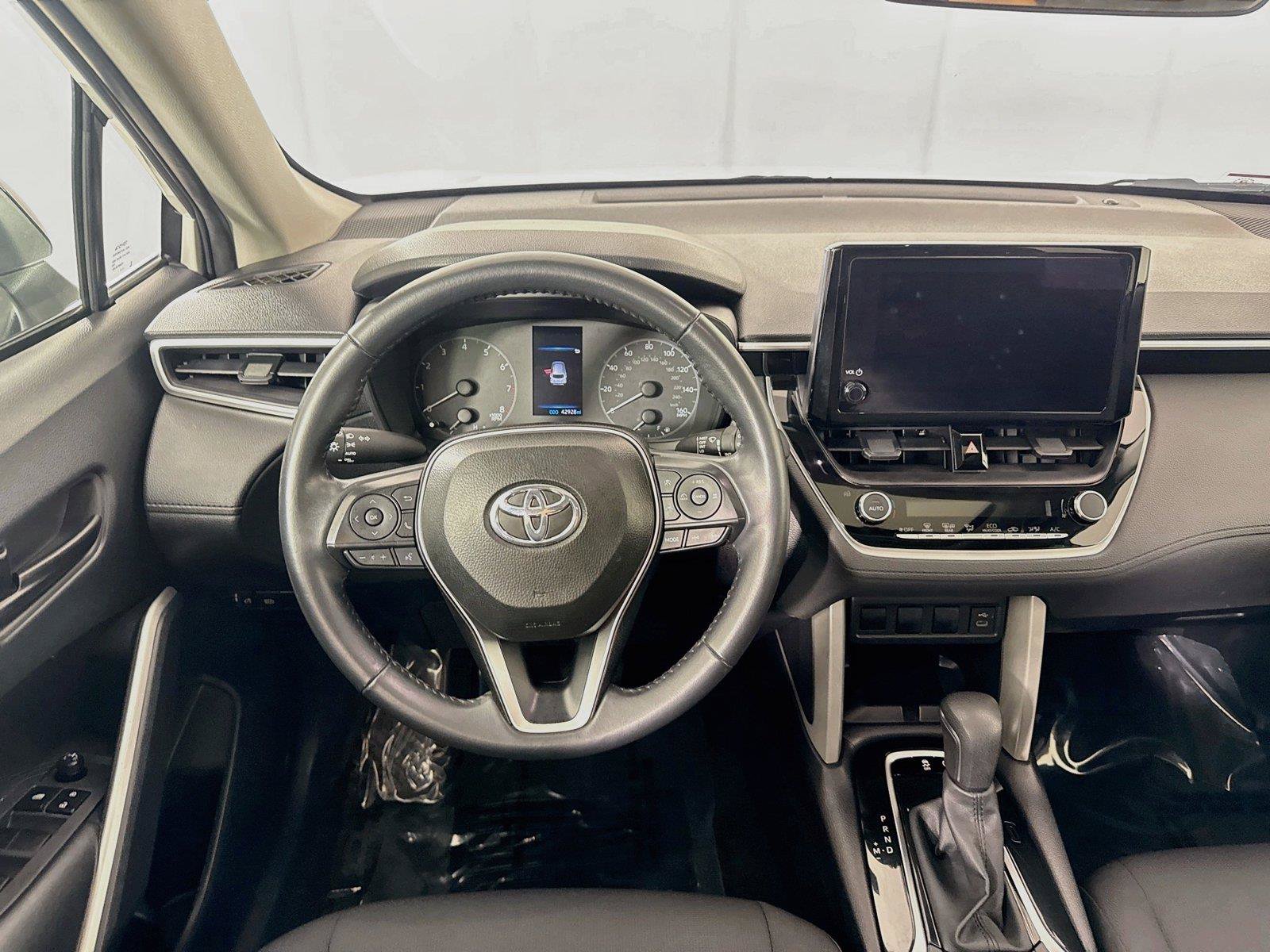 Used 2025 Toyota Corolla Cross LE w/ Moonroof Package AWD/4WD image 32