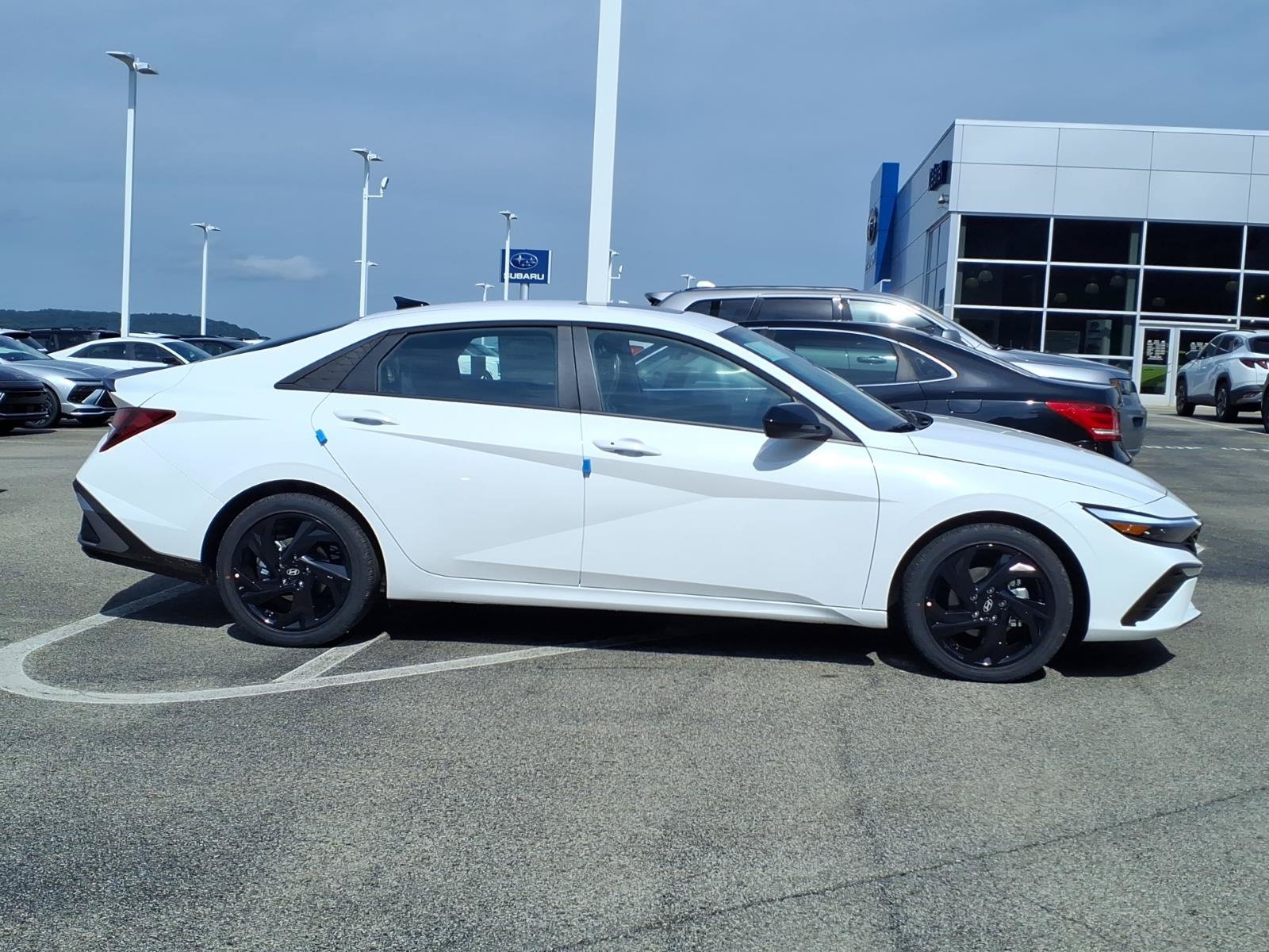 New 2026 Hyundai Elantra SEL Sport FWD image 2