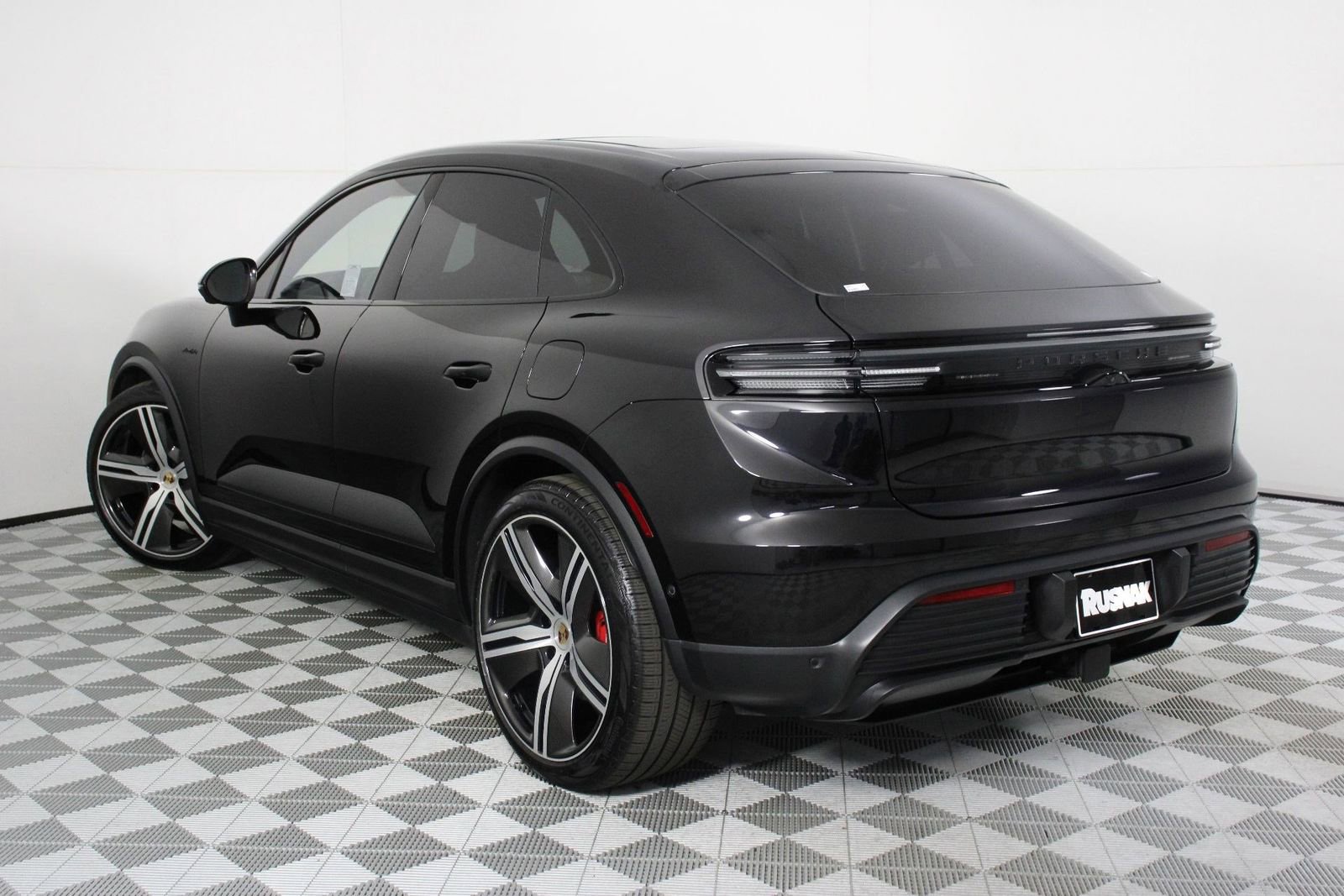 Certified 2025 Porsche Macan 4S Electric image 3