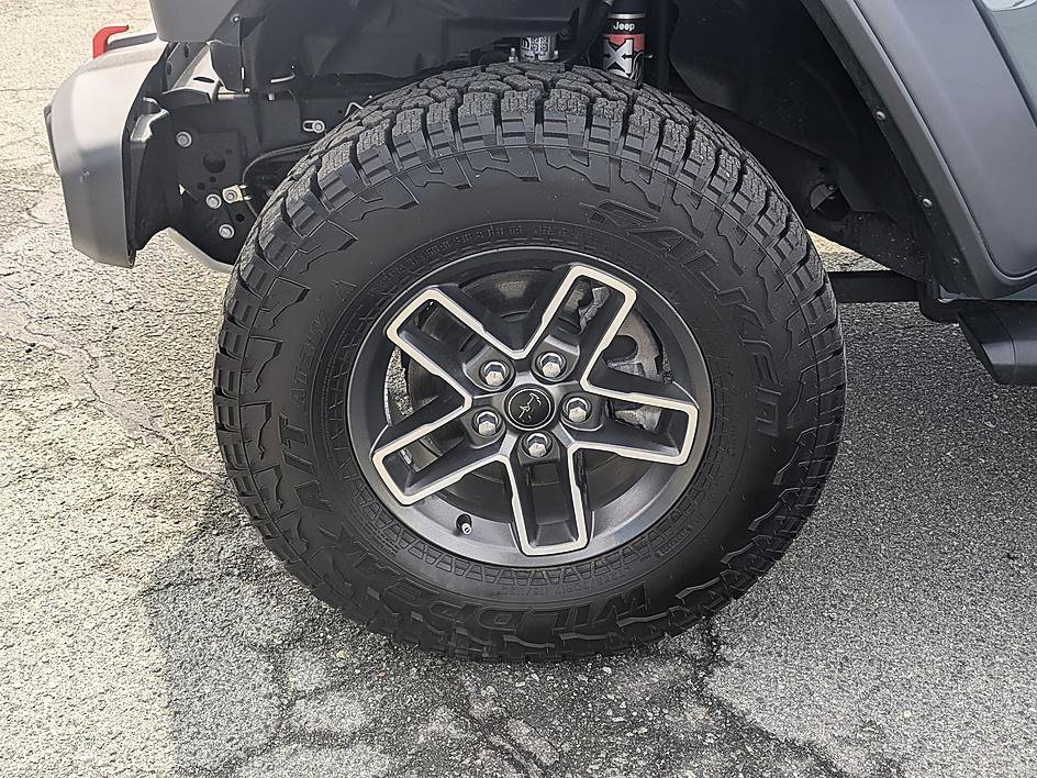 Used 2024 Jeep Gladiator Mojave w/ Safety Group image 10