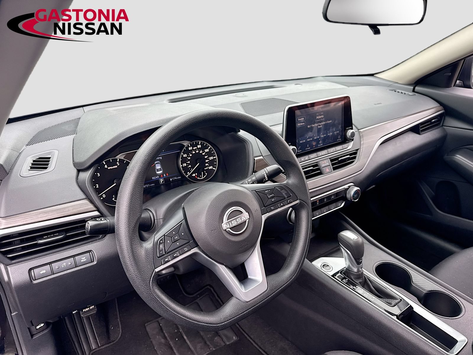 Used 2025 Nissan Altima 2.5 SV FWD image 11