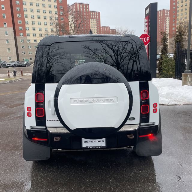 Used 2023 Land Rover Defender 110 X-Dynamic SE image 3