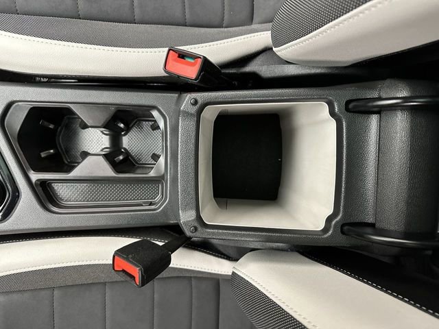 Certified 2025 Volkswagen Taos SE image 21