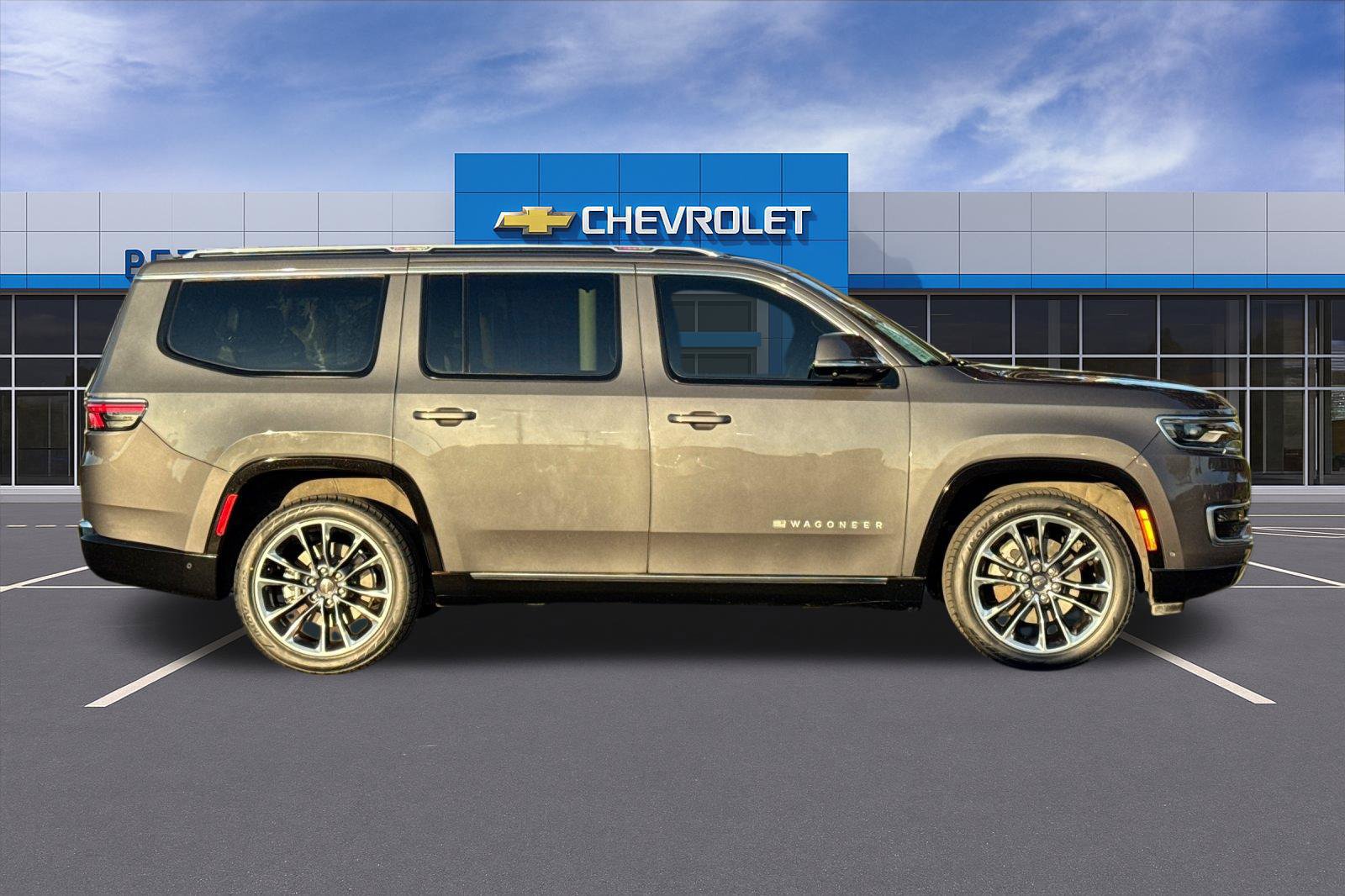 Used 2022 Jeep Wagoneer Series III w/ Premium Group I AWD/4WD image 3