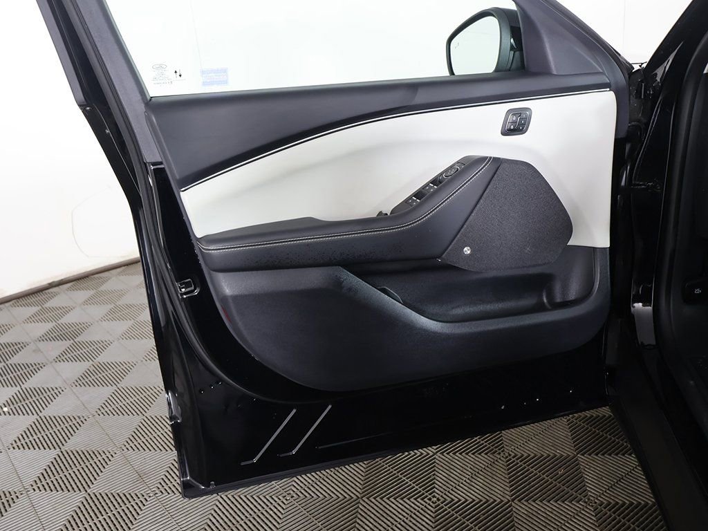 Used 2025 Ford Mustang Mach-E Premium image 21