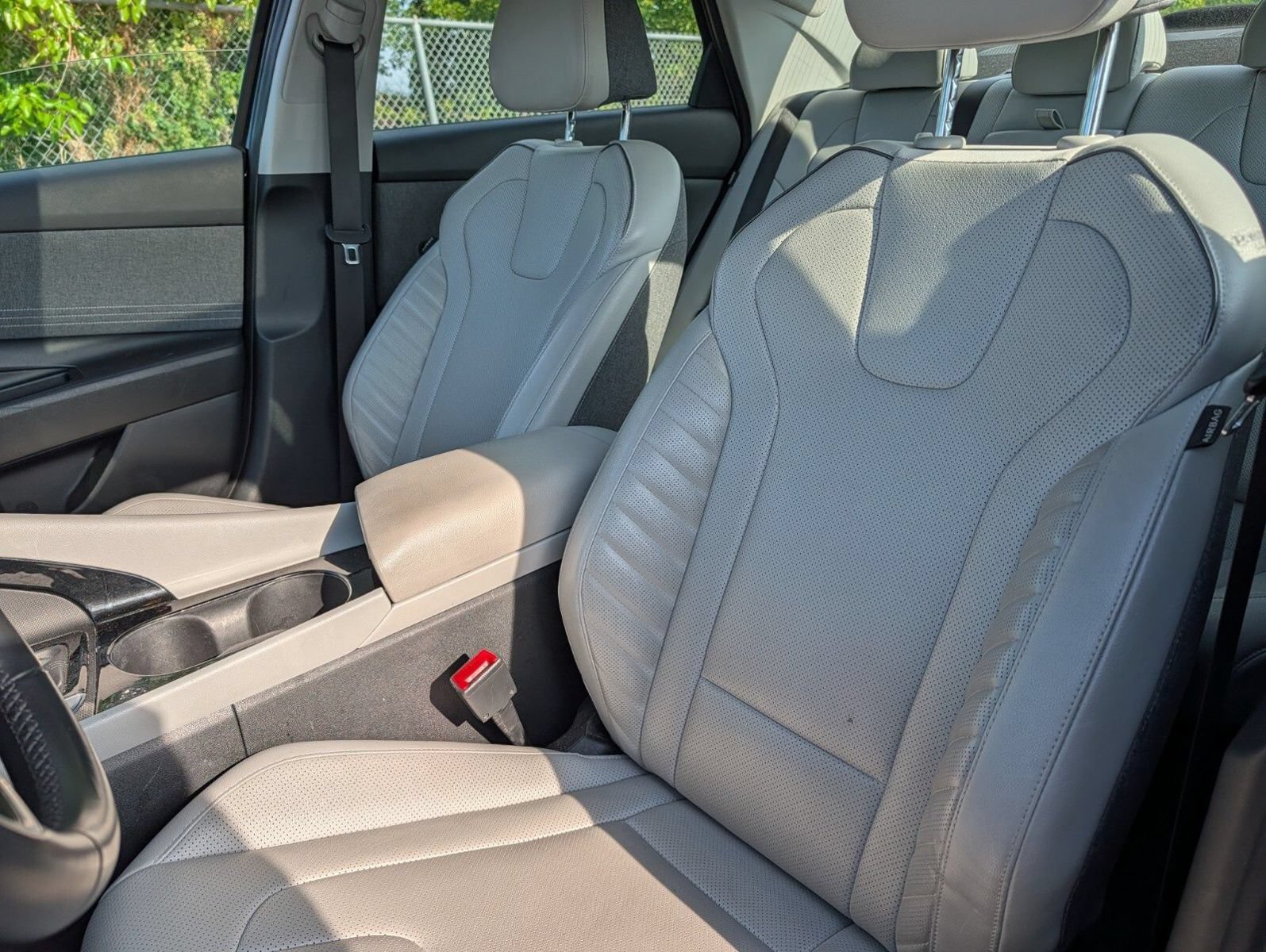 Used 2024 Hyundai Elantra Limited FWD image 18