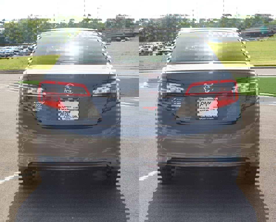 Used 2012 Toyota Camry L FWD image 3