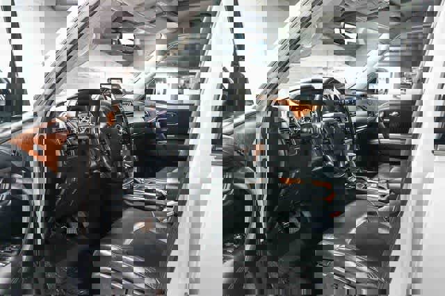 Used 2021 Nissan Armada SL w/ Captain's Chairs Package image 18