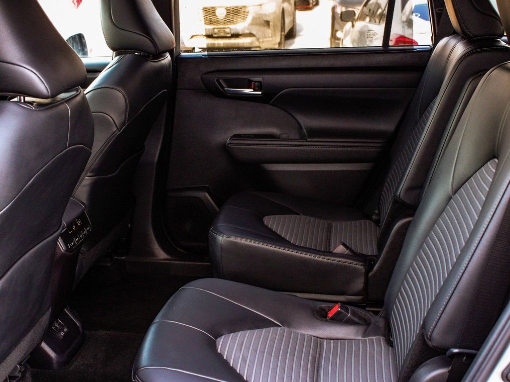 Used 2025 Toyota Highlander XSE AWD/4WD image 33