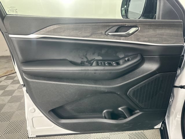 New 2026 Jeep Grand Cherokee Altitude AWD/4WD image 16