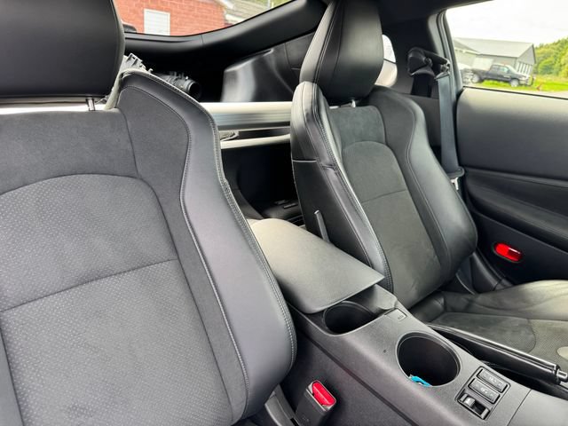 Used 2023 Nissan Z w/ Floor Mat Package (L93) RWD image 32