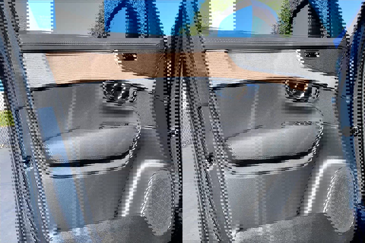 Used 2025 Volvo XC90 B6 Core w/ Protection Package Premier image 26