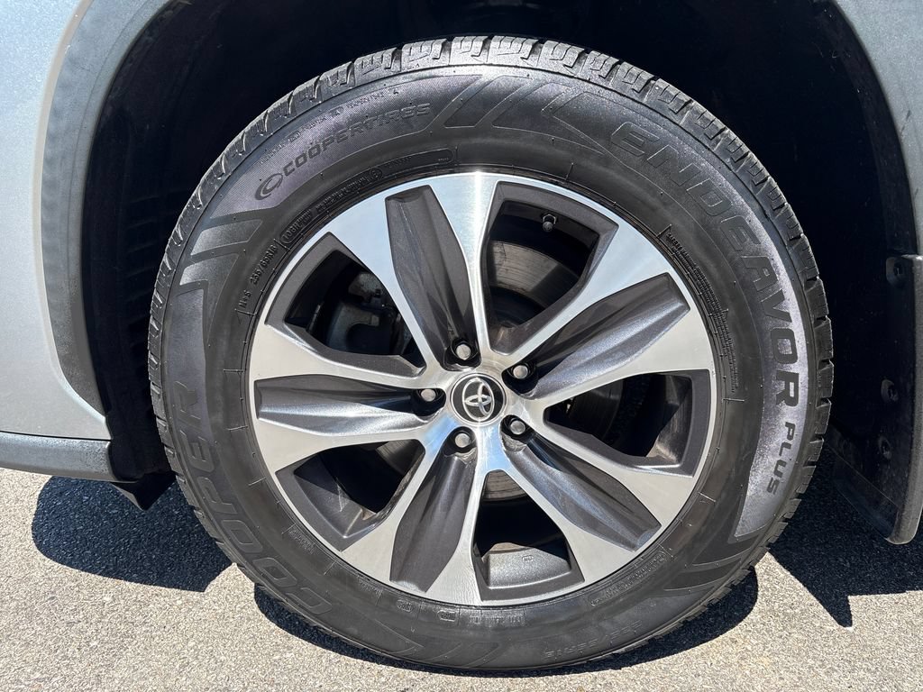 Used 2020 Toyota Highlander XLE AWD/4WD image 44