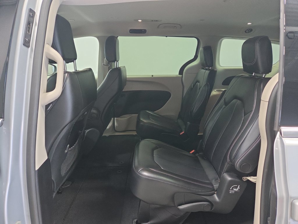 Used 2023 Chrysler Pacifica Touring-L FWD image 23