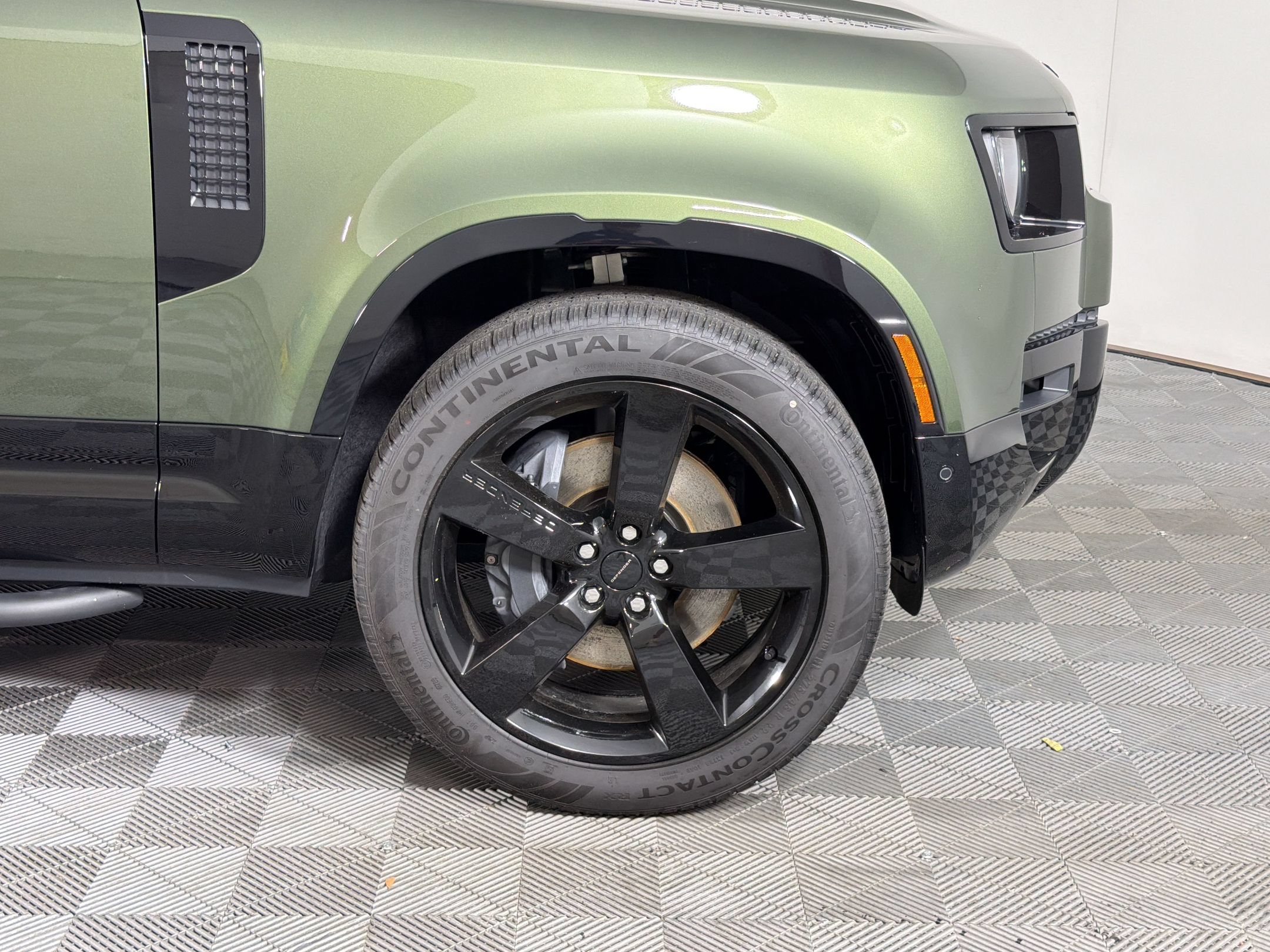 New 2026 Land Rover Defender 110 X-Dynamic SE AWD/4WD image 12