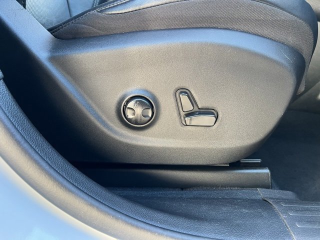 Used 2023 Jeep Cherokee Altitude Lux image 16