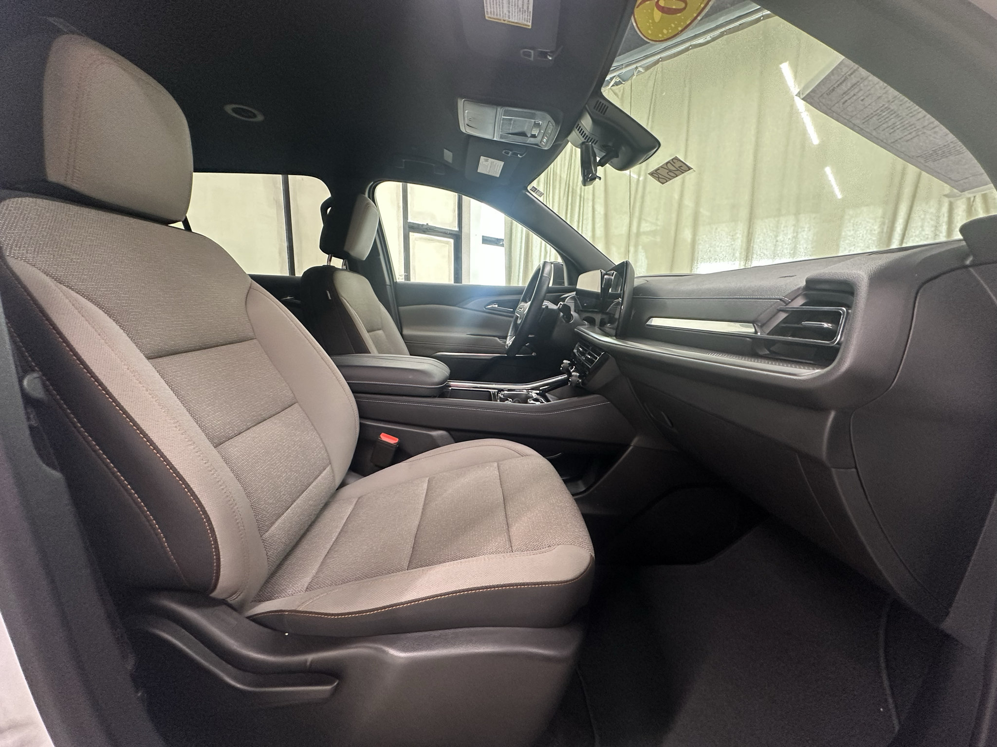 Certified 2026 Chevrolet Traverse LT w/ Driver Confidence Package FWD image 24