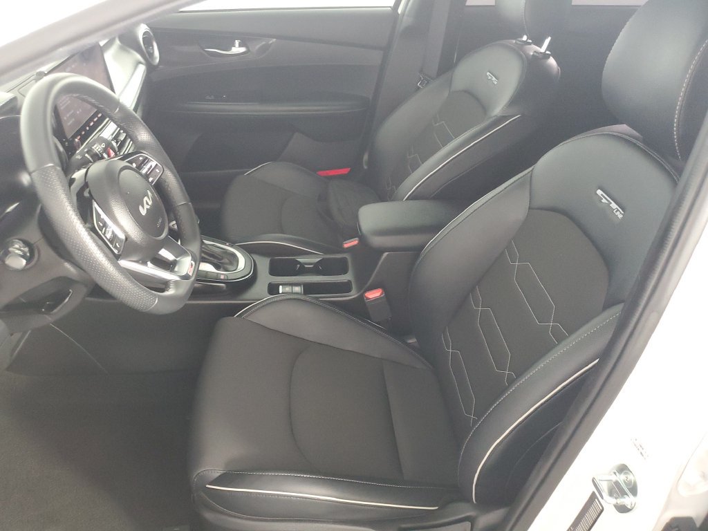 Used 2023 Kia Forte GT-Line w/ GT-Line Technology Package FWD image 12