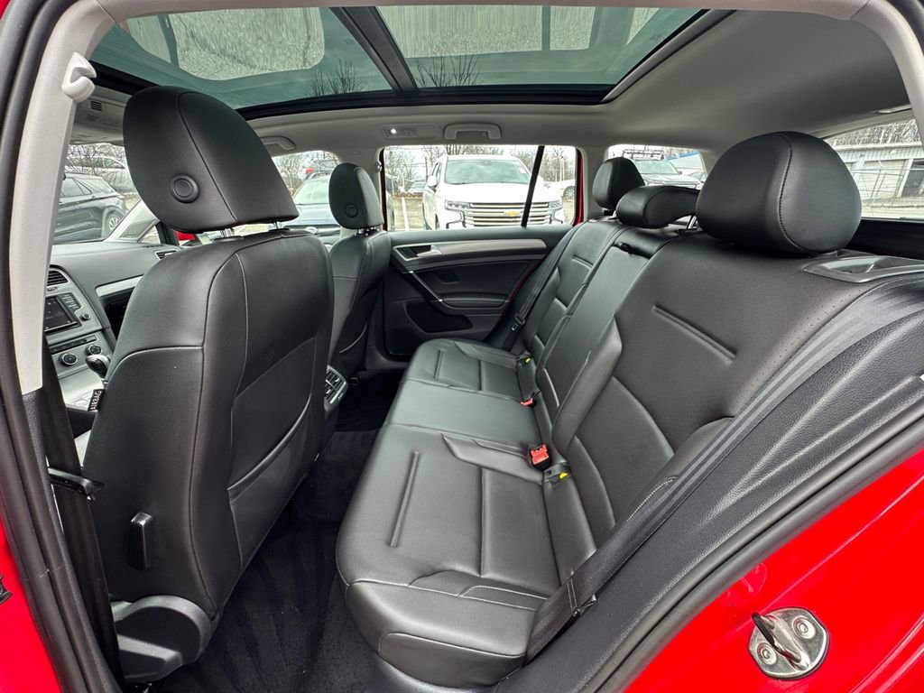 Used 2016 Volkswagen Golf SE image 23