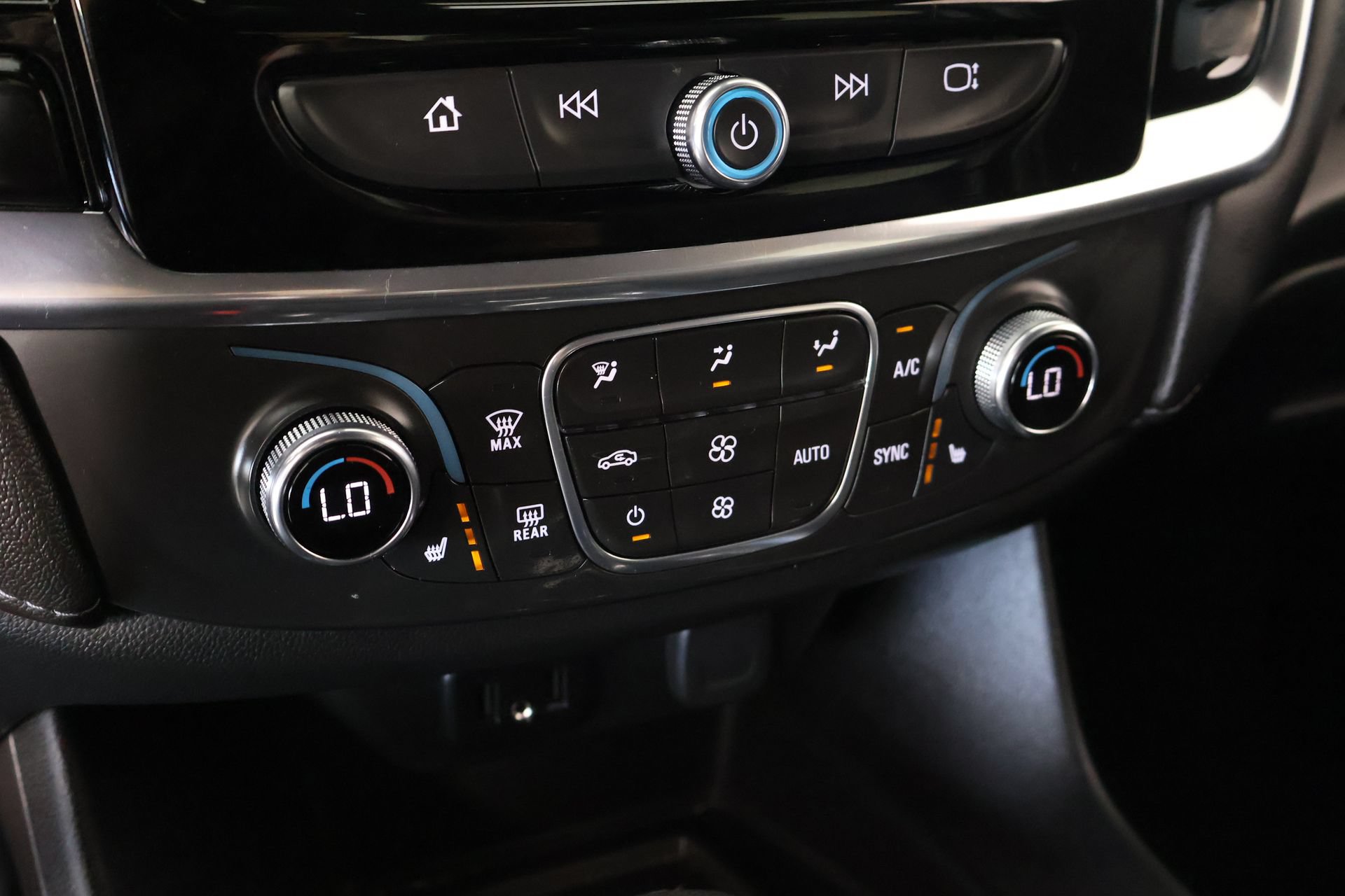 Used 2022 Chevrolet Traverse LT AWD/4WD image 7