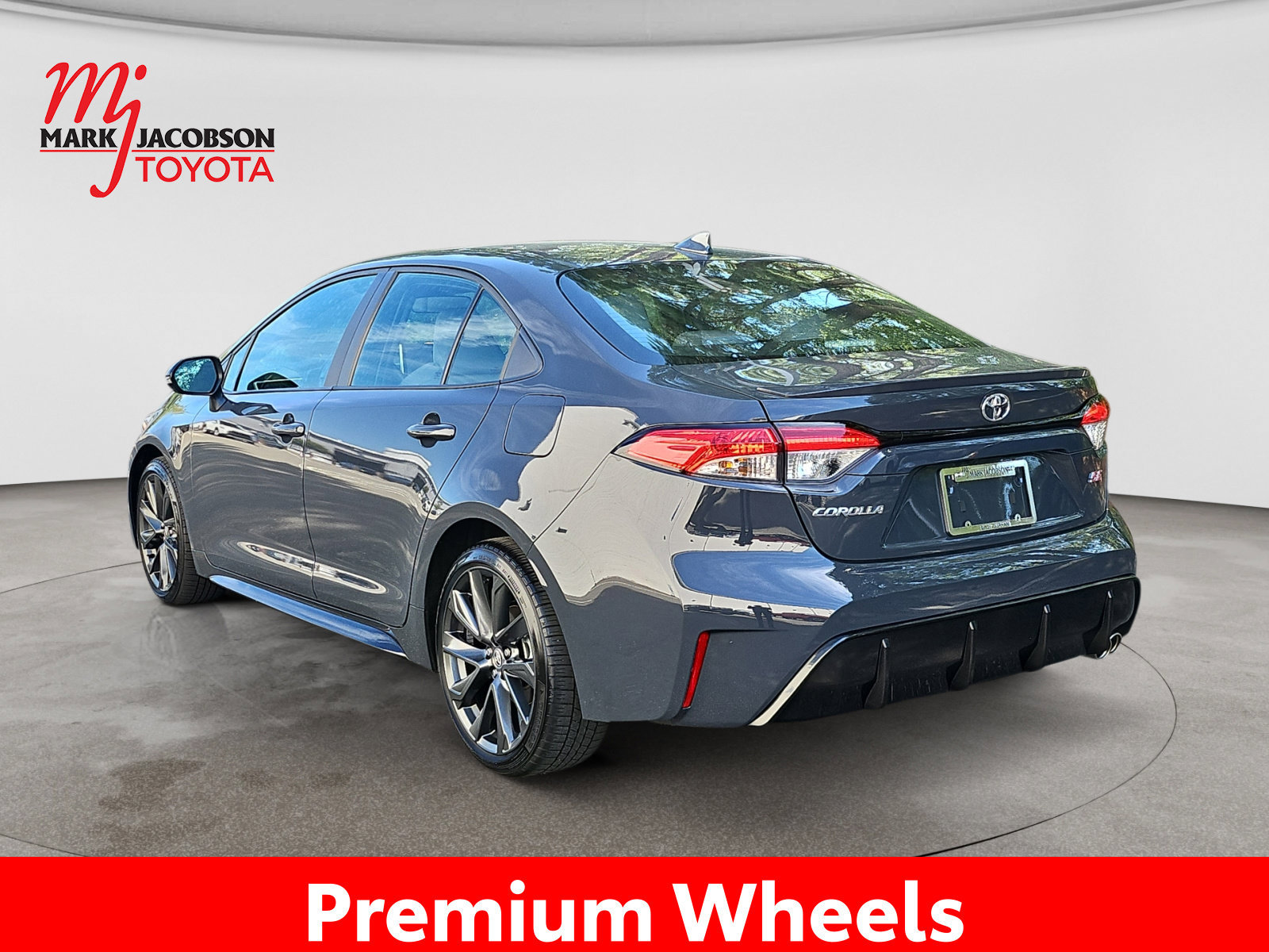 Used 2025 Toyota Corolla SE w/ SE Premium Package FWD image 14