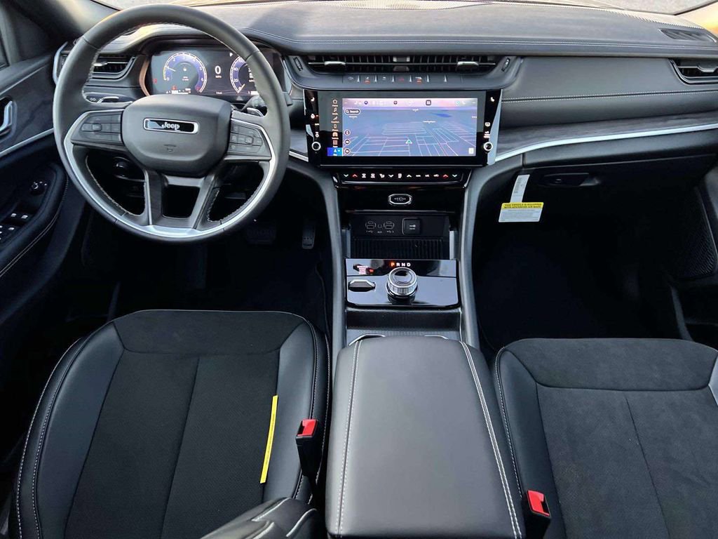 New 2026 Jeep Grand Cherokee Laredo image 5