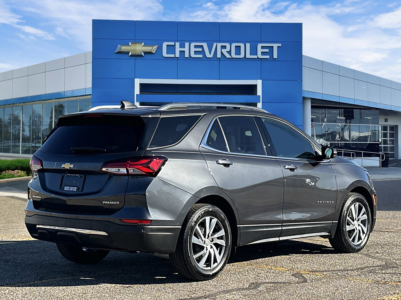 Certified 2022 Chevrolet Equinox Premier w/ LPO, Floor Liner Package image 4
