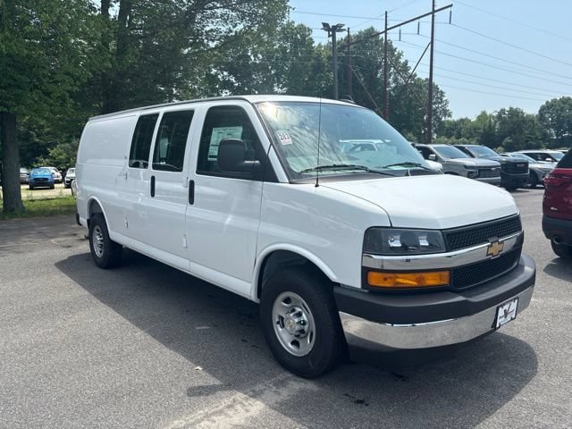 New 2026 Chevrolet Express 3500 Extended w/ Driver Convenience Package RWD image 4