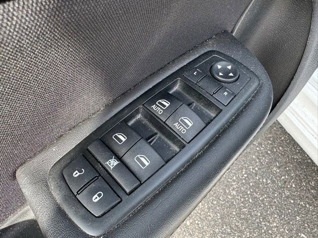 Used 2015 Chrysler 200 Limited FWD image 23
