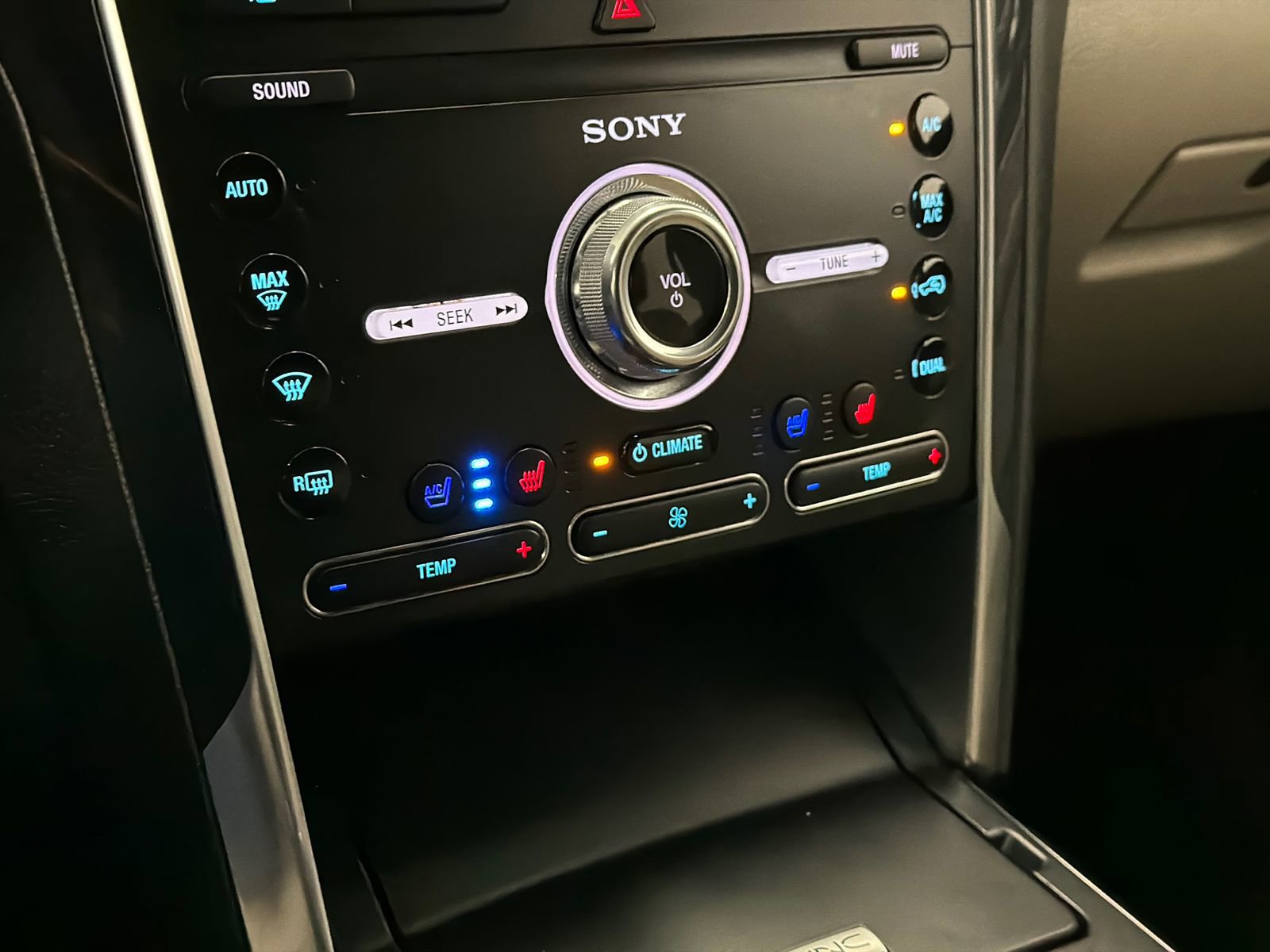 Used 2019 Ford Explorer Limited w/ Class III Trailer Tow Package FWD image 30