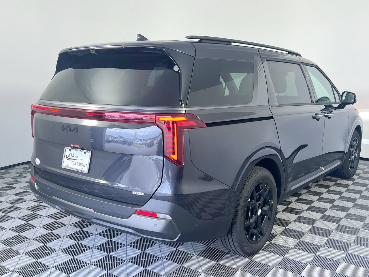 Certified 2025 Kia Carnival SX Prestige FWD image 3