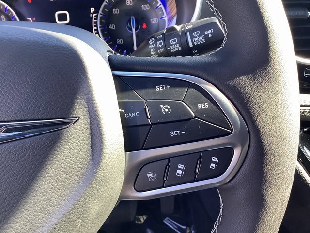 New 2026 Chrysler Pacifica Select image 12