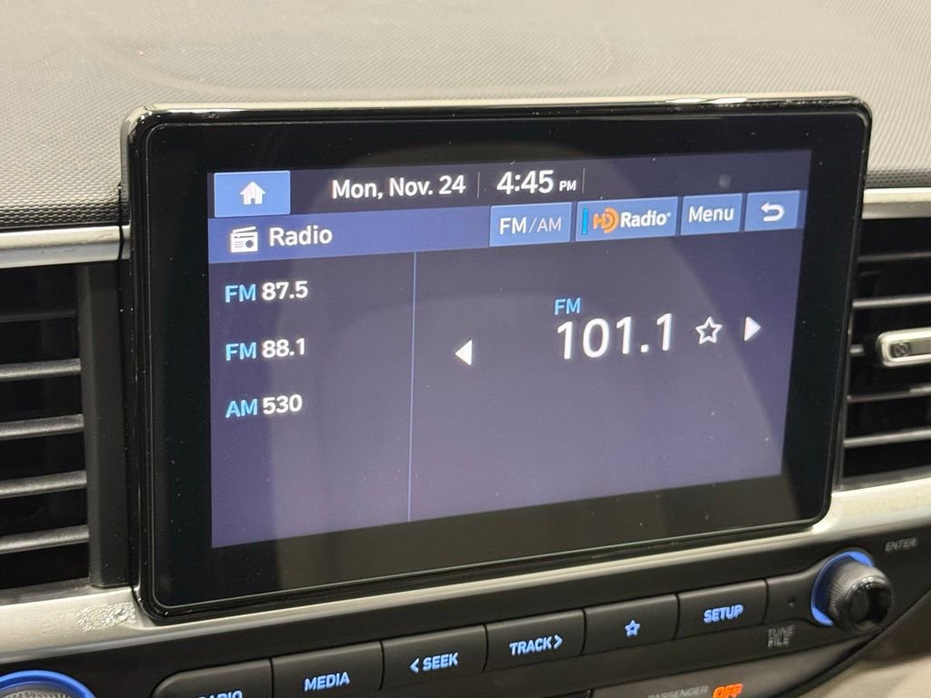 Used 2023 Hyundai Venue SEL image 33