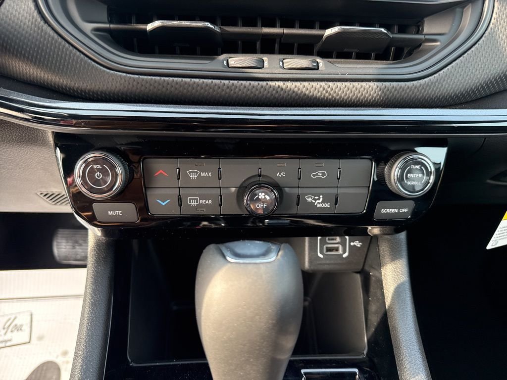 New 2026 Jeep Compass Latitude AWD/4WD image 16